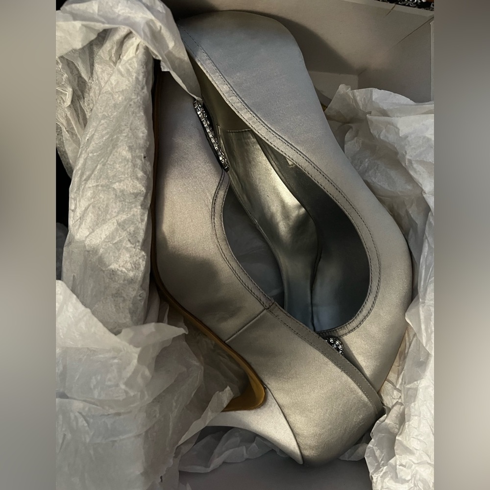 RSVP Sincere Silver Heels - Picture 2 of 6